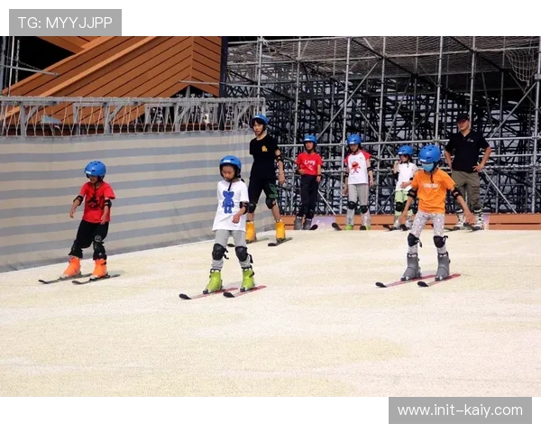 北京中关村街道居民体验软式棒垒球，降低参与门槛